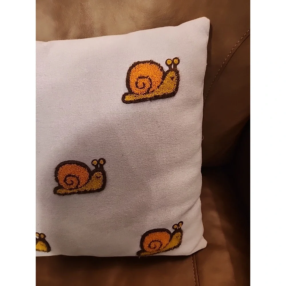 Luxe Collection Decorative Snail Pillow 16x16x3‎